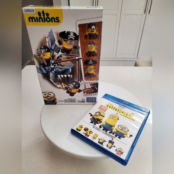 BNWT - MINIONS - Lego style 72 pcs & DVD movie pkg - Picture 2 of 5